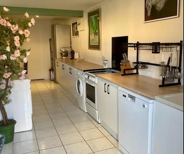 Haras Des Charmilles Bed and Breakfast Varaville